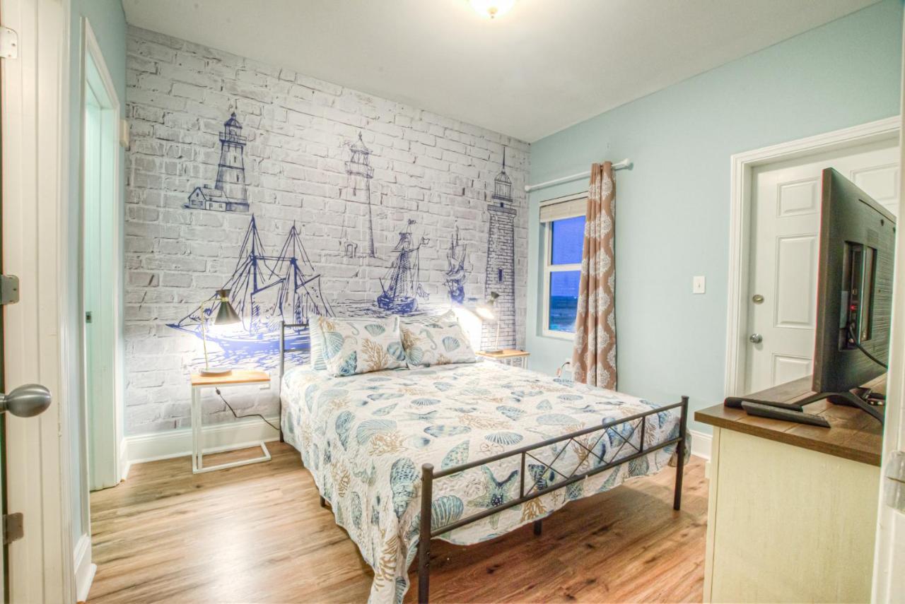 Holiday home Laketown Wharf 1238 - Brand New End Unit With Wrap Around Balcony