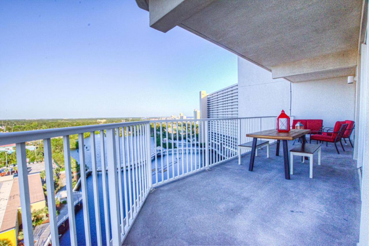 Laketown Wharf 1238 - Brand New End Unit With Wrap Around Balcony Holiday home *