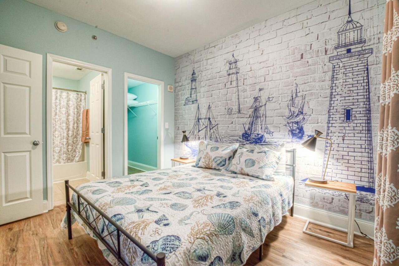 Laketown Wharf 1238 - Brand New End Unit With Wrap Around Balcony *