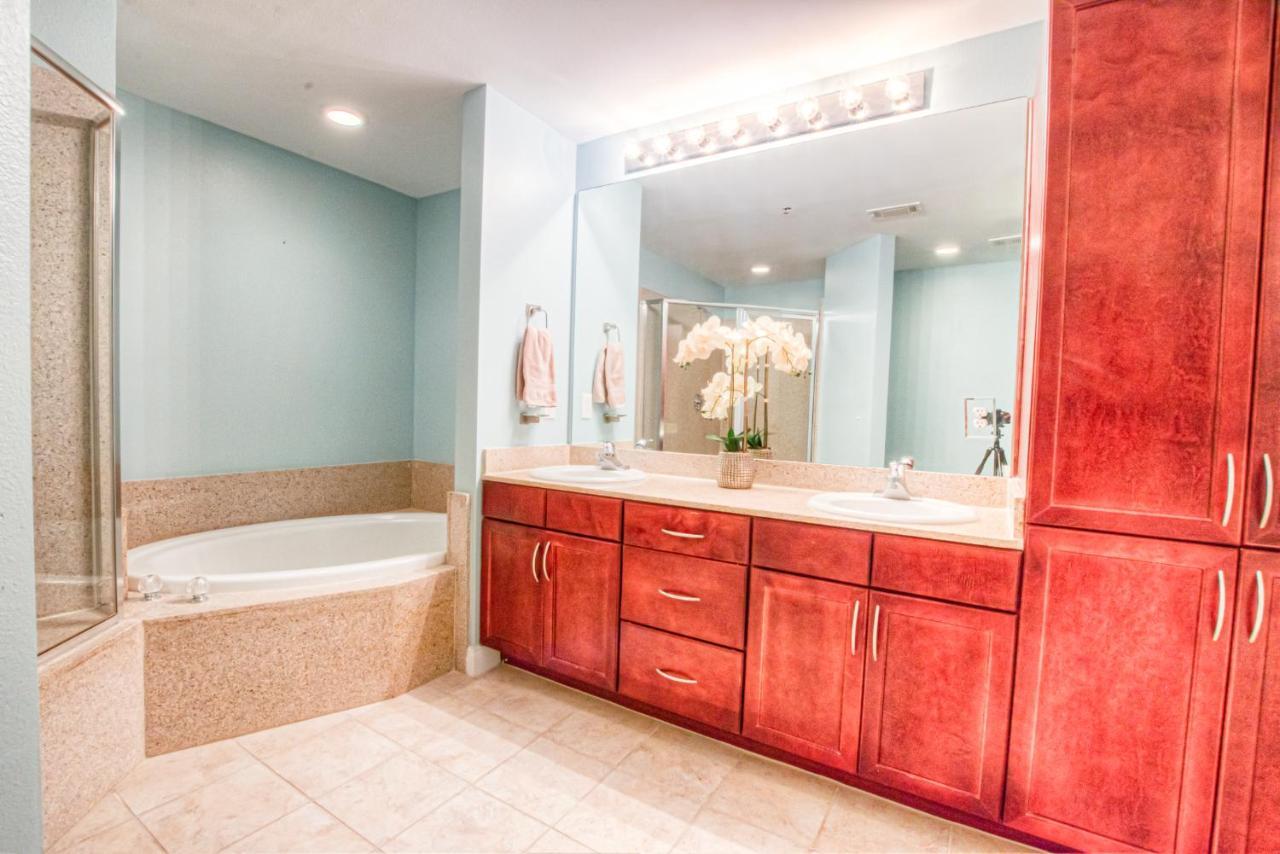 Laketown Wharf 1238 - Brand New End Unit With Wrap Around Balcony Holiday home Panama City Beach