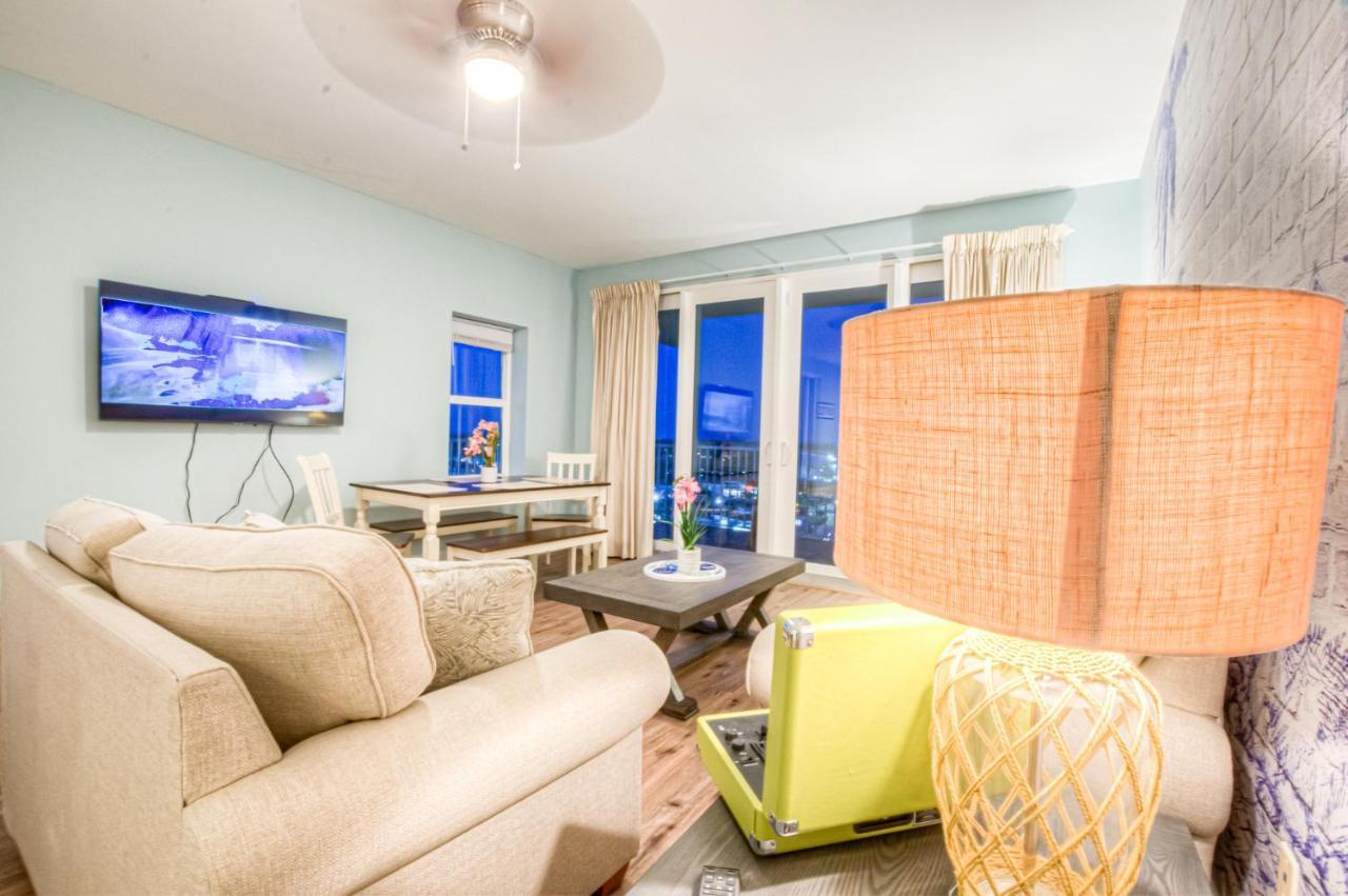 Laketown Wharf 1238 - Brand New End Unit With Wrap Around Balcony Holiday home *