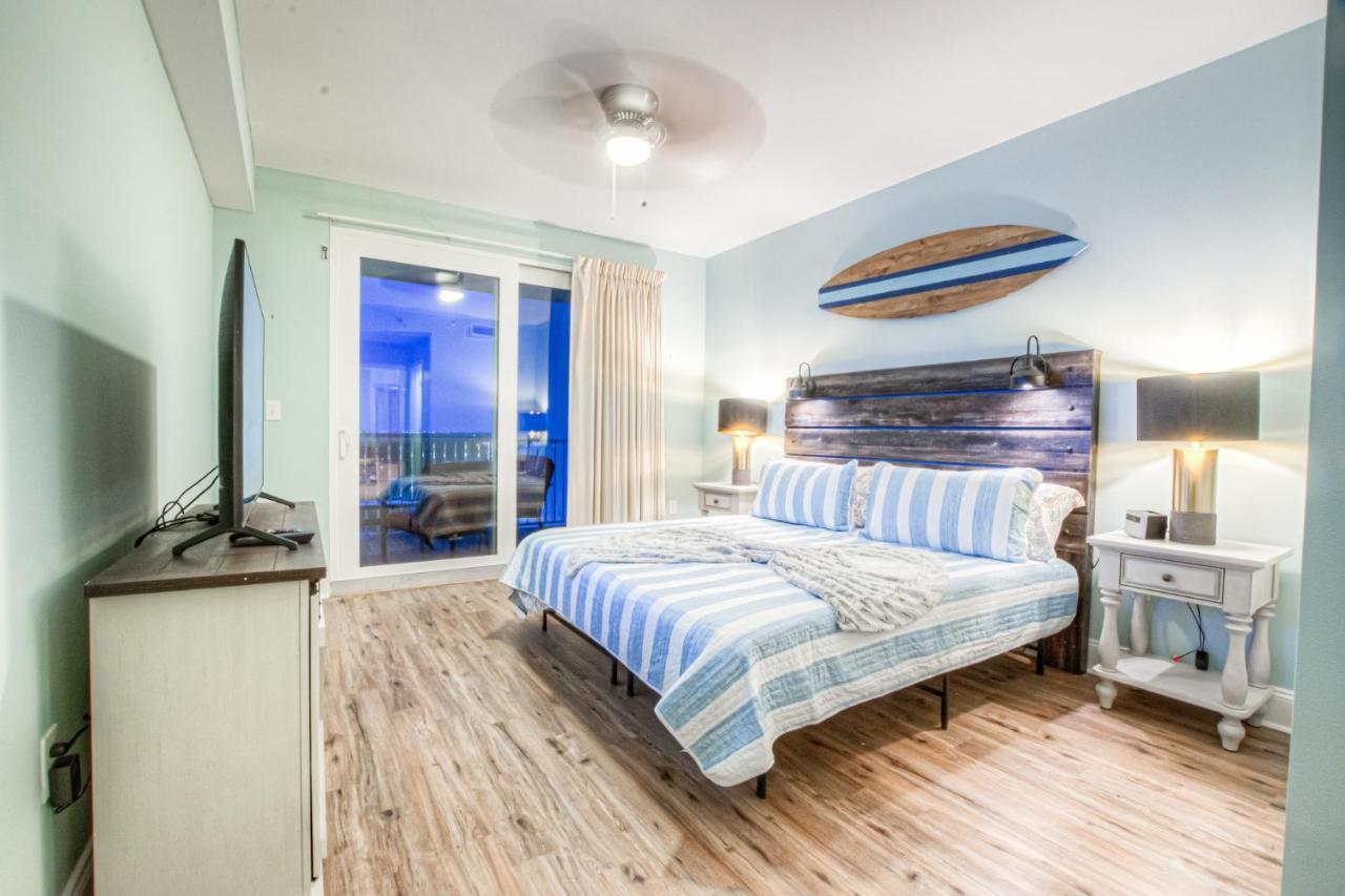 Holiday home Laketown Wharf 1238 - Brand New End Unit With Wrap Around Balcony *