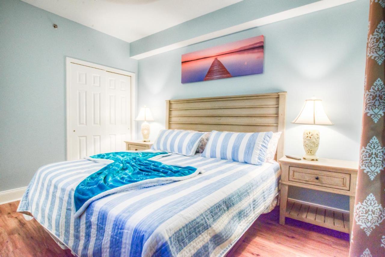 Laketown Wharf 1238 - Brand New End Unit With Wrap Around Balcony Holiday home *