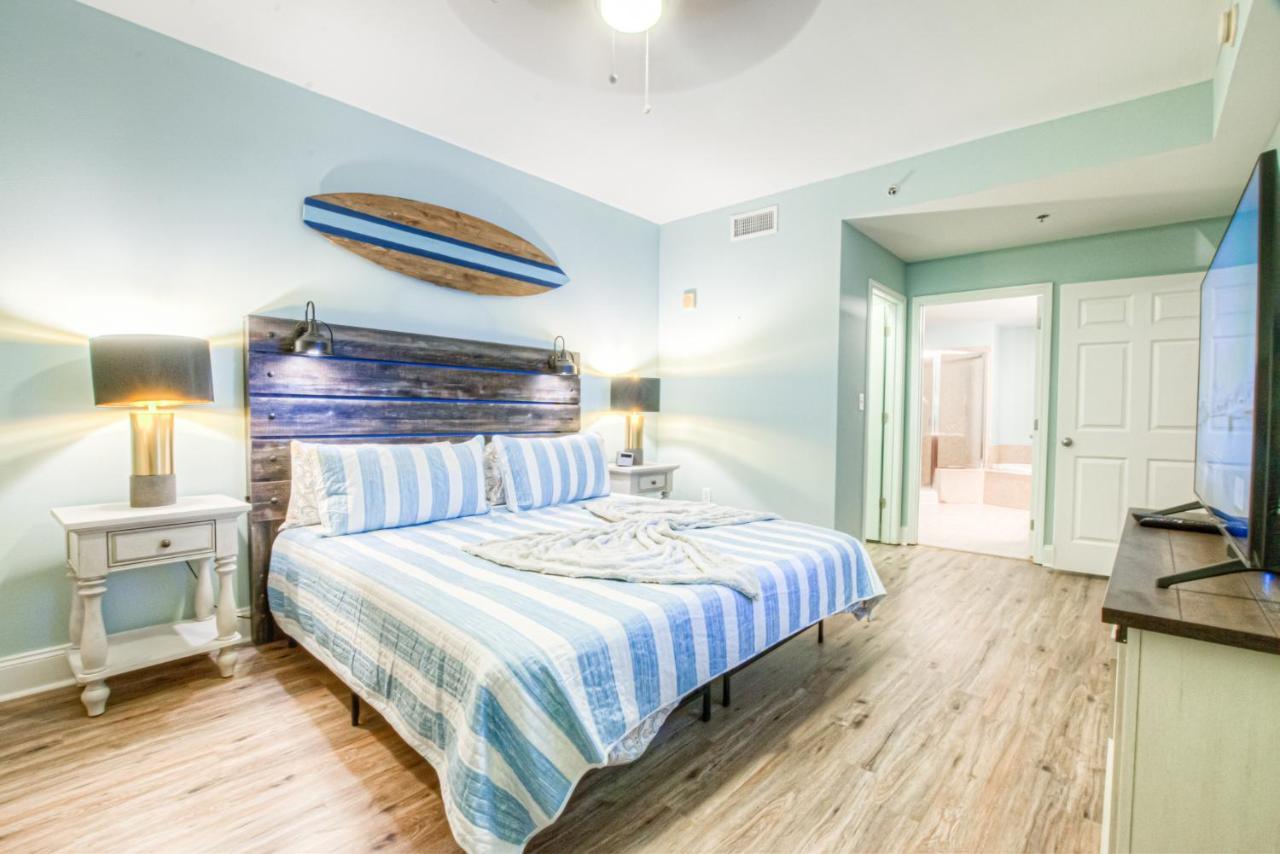 Laketown Wharf 1238 - Brand New End Unit With Wrap Around Balcony Holiday home